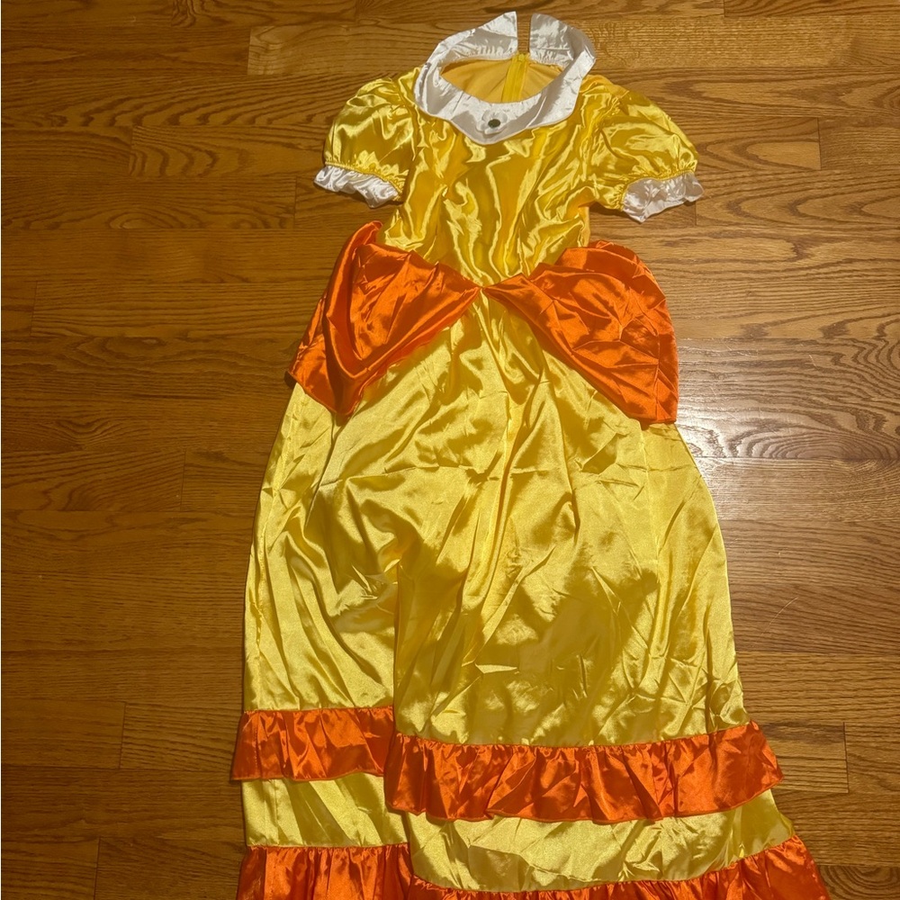 Princess daisy halloween costume size small